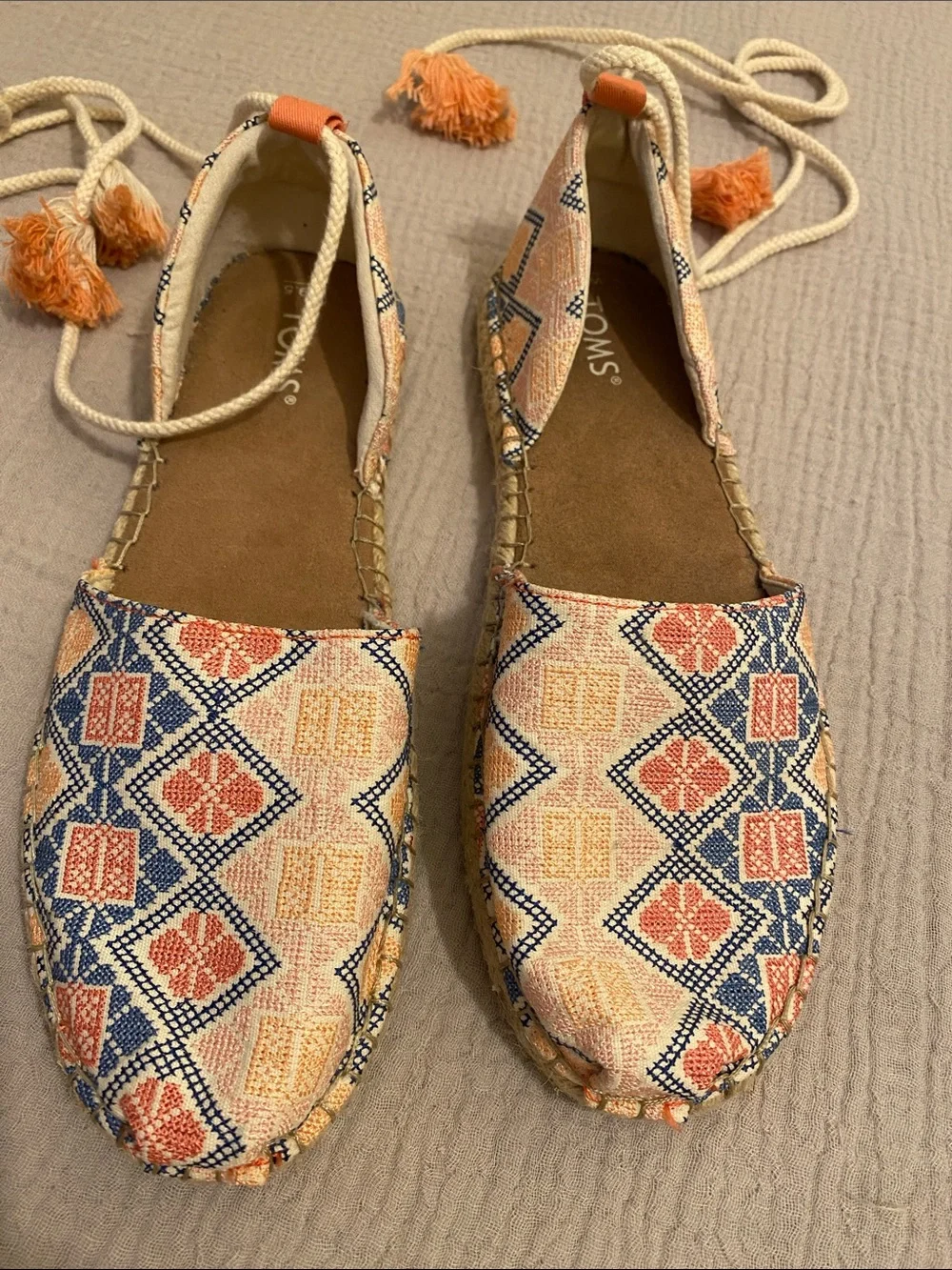 TOMS Coral & Navy Patterned Espadrille Lace-Up Flats. Size 9.5 . New